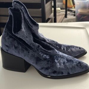 Elegant Velvet Ankle Boots - Blue